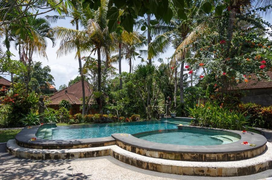 Hotel White House à Ubud Extérieur photo